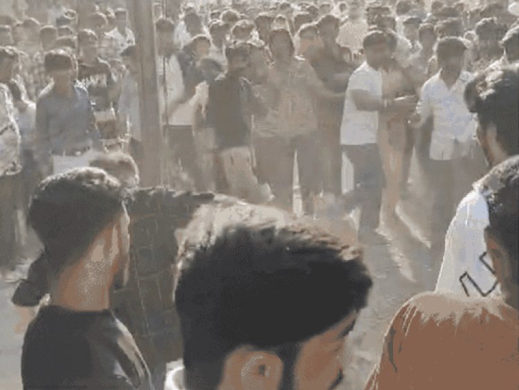 इंदौर के छत्रीपुरा में पथराव-तोड़फोड़ के मामले 60 लोगों FIR:पुलिस ही बनी फरियादी; दो बच्चियों के पटाखा फोड़ने पर हुआ था विवाद