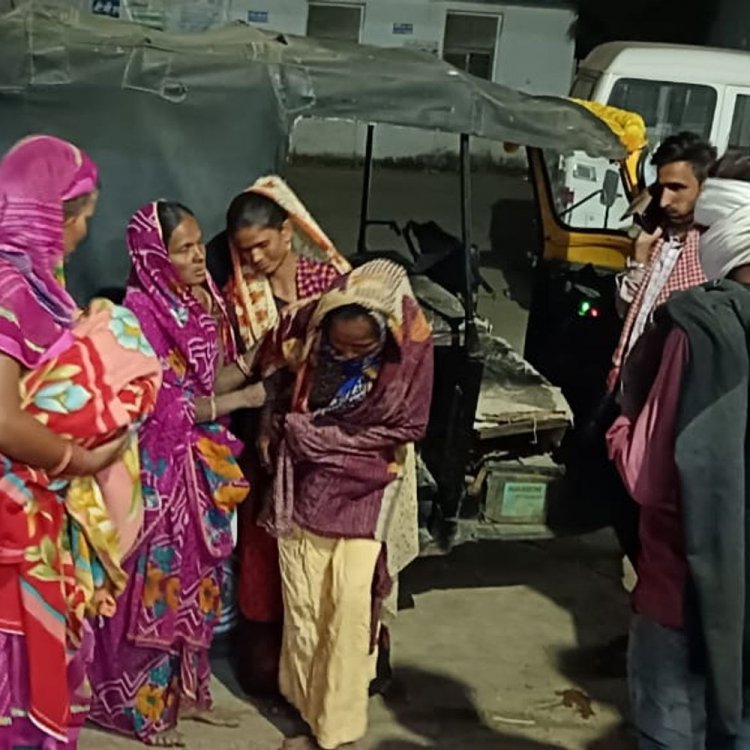 सड़क पर प्रसूता ने जन्मा बच्चा, टेक्सी से पहुंचाया अस्पताल:फोन लगाने के बाद भी नहीं आई एम्बुलेंस, घर से बाइक से लेकर निकले
