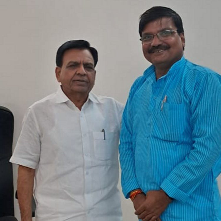 मप्र राज्य कर्मचारी संघ के पदाधिकारी उप मुख्यमंत्री से मिले:काल्पनिक वेतनवृद्धि करना उचित नहीं, छग जैसा निर्णय करें : जितेंद्र