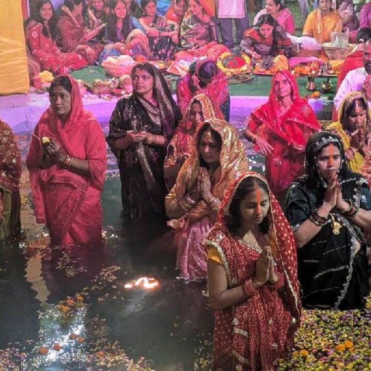 सूर्य को अर्घ्य देने के साथ छठ महापर्व का समापन:तुलसी नगर, समर पार्क सहित कई स्थानों पर समाजजन ने की पूजा-अर्चना