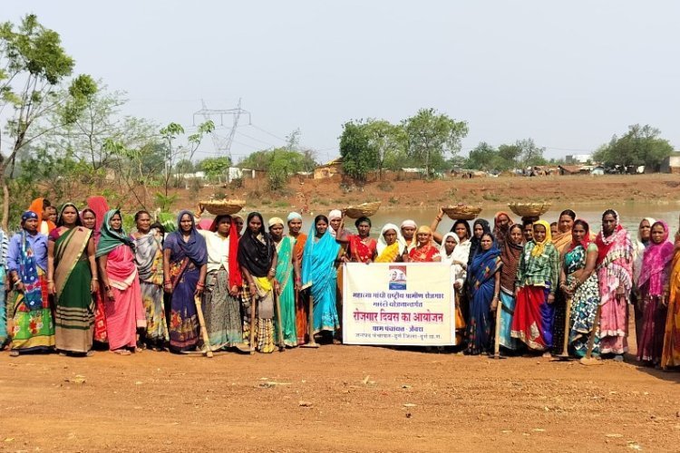 मनरेगा श्रमिकों ने मनाया रोजगार दिवस