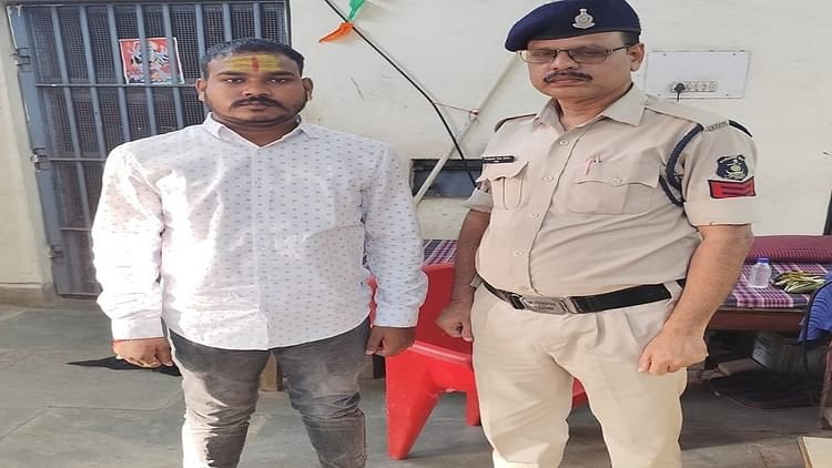 गृह मंत्री का करीबी हूं मैं: गौतम सोना ने पुलिसकर्मियों पर जमाई धौंस, थाने ले जाकर निकाली हेकड़ी
