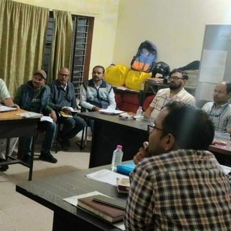 आजीविका मिशन और मध्यांचल बैंक की समन्वय बैठक:सीसीएल वितरण में आ रही समस्याओं पर हुई चर्चा, महिलाओं को रोजगार के लिए मिलेंगे लोन