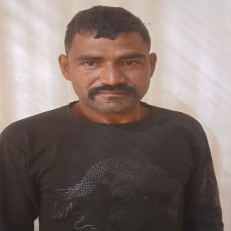 ग्वालियर पुलिस ने पकड़ा हिस्ट्रीशीटर बदमाश:लूट,मारपीट,वसूली के 17 मामले दर्ज, लोडेड कट्टा और जिंदा कारतूस बरामद