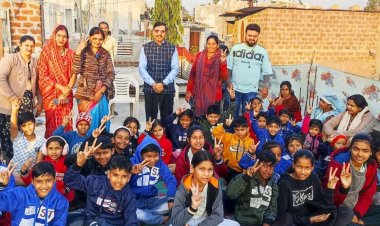 सेवा भारती भोपाल ने 550 जरुरतमंद बच्चों को बांटे स्वेटर:ठंड से बचाने माधव मंडल के 25 संस्कार केन्द्रों पर किया वितरण