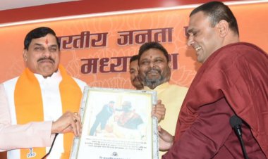 सीएम को 9वें अंतर्राष्ट्रीय बौद्ध मेले का आमंत्रण:भोपाल में बौद्ध धम्मगुरुओं ने डॉ. मोहन यादव से की मुलाकात