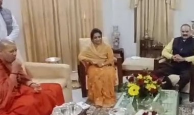 निरंजनी अखाड़े के पीठाधीश का देवास दौरा:स्वामी कैलाशनंद गिरी ने विधायक निवास पहुंचकर दिया महाकुंभ का निमंत्रण