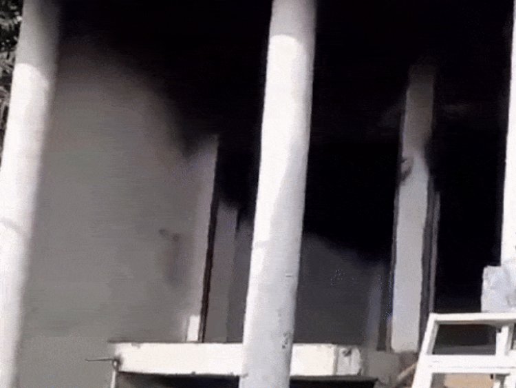 भिंड में फर्नीचर दुकान के गोदाम में लगी आग:दमकल कर्मियों की तत्परता से बुझाई गई, लाखों का नुकसान