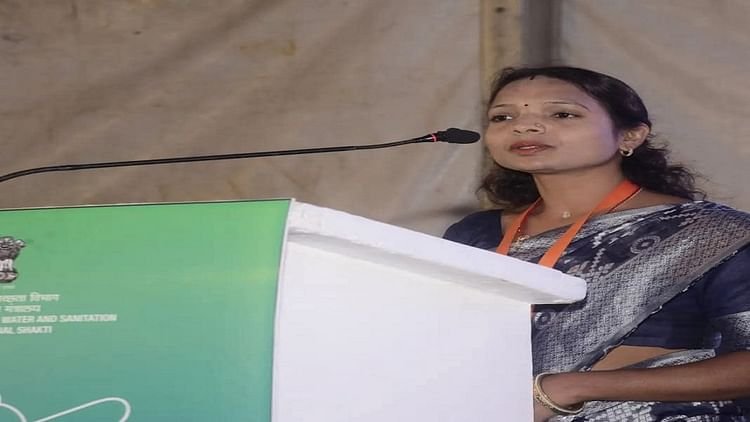 Durg: पतोरा गांव की सरपंच बर्खास्त, छह वर्षों तक नहीं लड़ सकेंगी चुनाव, जानें वजह