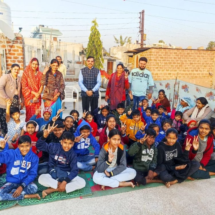 सेवा भारती भोपाल ने 550 जरुरतमंद बच्चों को बांटे स्वेटर:ठंड से बचाने माधव मंडल के 25 संस्कार केन्द्रों पर किया वितरण