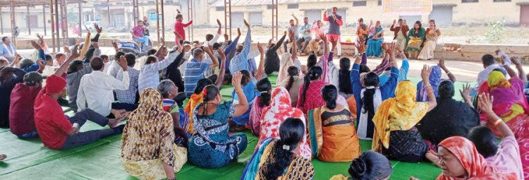अधिकारी-कर्मचारी संघ अनिश्चितकालीन हड़ताल पर, कांग्रेस का समर्थन