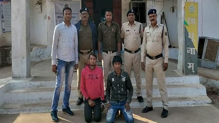 Durg News: धान खरीदी केंद्र में चोरी, 80 बोरियां उठा ले गए चोर; पुलिस ने दो आरोपियों को किया गिरफ्तार