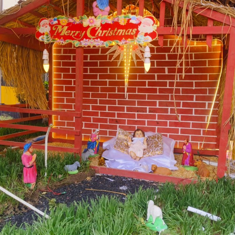 सेंट माइकल चर्च में मना प्रभु यीशु का जन्मोत्सव:चर्च में हुई प्रार्थना सभा, फादर बोले- क्रिसमस प्रेम-भाईचारे का प्रतीक