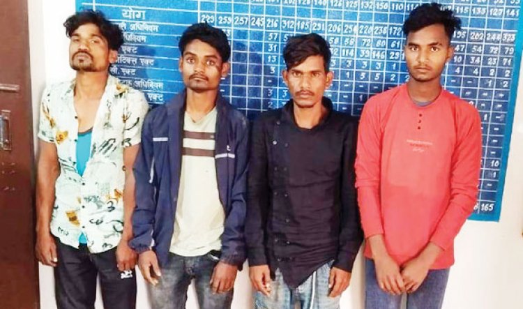 जलती ट्रक से 14 मवेशियों को पुलिस ने बचाया, 4 बंदी, 4 फरार