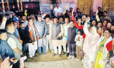 झारखंड के बंशीधर मंदिर में नपं अध्यक्ष सहित सैकड़ों ने नए साल में माथा टेक लिया आशीर्वाद