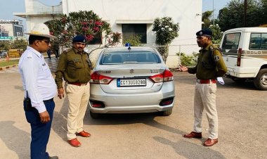 Durg: टोल बचाने के लिए बन जाता था फर्जी पुलिस, नीली बत्ती लगाकर झाड़ता था रौब, पुलिस ने किया गिरफ्तार