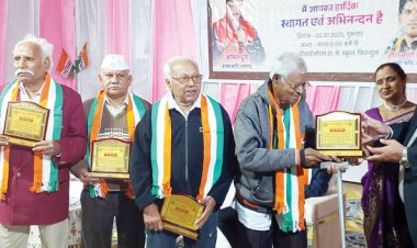 इंटक किरंदुल का नववर्ष पारिवारिक मिलन समारोह व कवि सम्मेलन