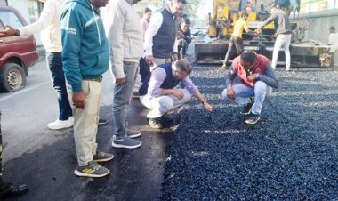 सडक़ मरम्मत का जायजा लेने निकले निगम प्रशासक