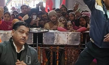 घर-घर मन रहा मकर संक्रांति पर्व:सुबह-सुबह मंदिरों में पहुंचे श्रद्धालु, तिल से की पूजा, गरीबों में बांटी गजक-कंबल