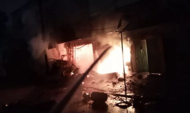 Durg Fire: दुकान में लगी भीषण आग, सिलेंडर में एक के बाद एक हुए कई धमाके; इलाके में मचा हड़कंप