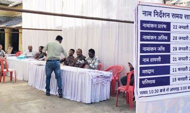 नामांकन पत्रों की बिक्री शुरू, कांग्रेस से निष्कासित पार्षद समेत दो ने लिया पर्चा