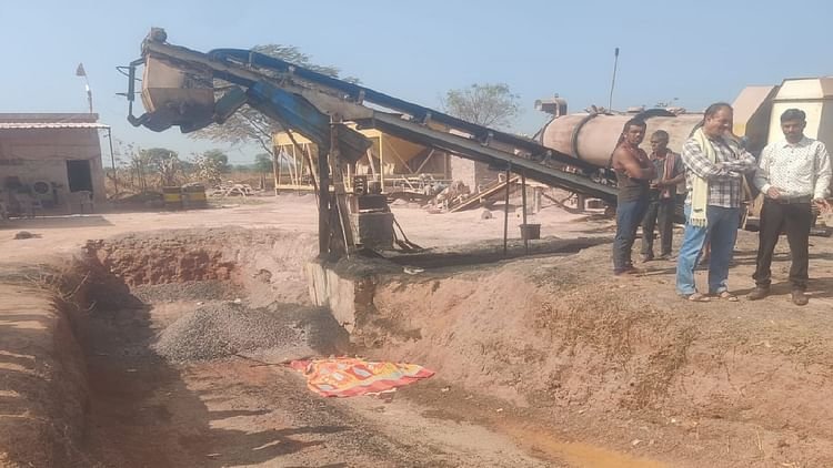 Durg: नंदिनी में डामर फैक्टरी में हाइवा की चपेट में आने से श्रमिक की मौत, परिजनों ने मुआवजे के लिए किया हंगामा