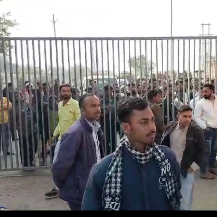 नीमच कृषि उपज मंडी में ग्रामीणों का हंगामा:किसान ने जमकर की नारेबाजी, स्पीड ब्रेकर बनाने की मांग