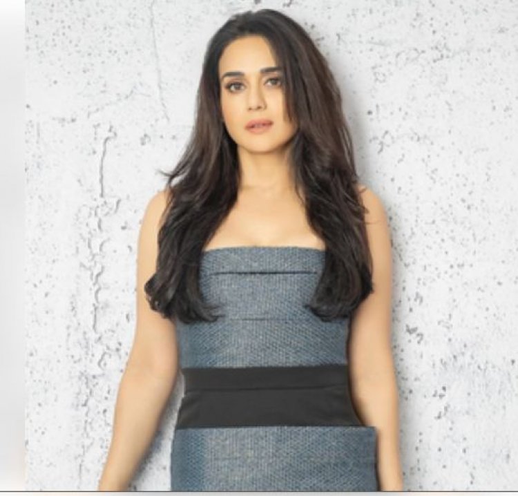 लॉस एंजिल्स के जंगलों में लगी आग के बीच प्रीति जिंटा ने कहा, ‘हम अभी सुरक्षित हैं’