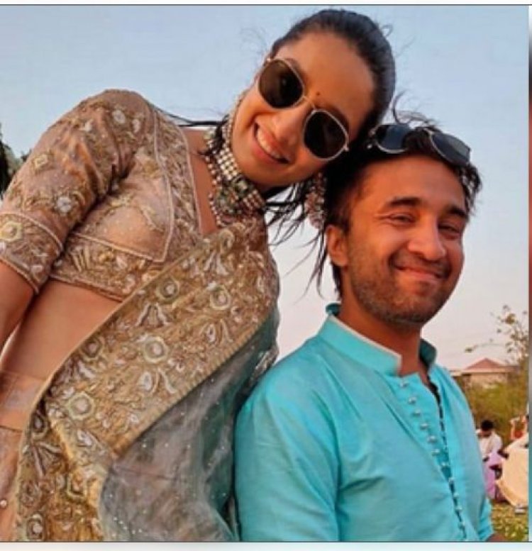 श्रद्धा ने सिद्धांत संग क्लिक कराई तस्वीर, कैप्शन में लिखा, 'गोगो के बच्चे देखो कितने अच्छे'