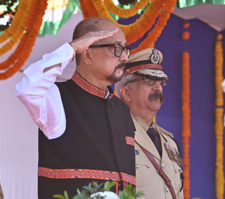 रायपुर, 26 जनवरी 2025/गणतंत्र दिवस के अवसर पर राज्यपाल श्री रमेन डेका द्वारा आज यहां राजधानी रायपुर में पुलिस परेड ग्राउंड में ध्वजारोहण किया गया और परेड की सलामी ली गई