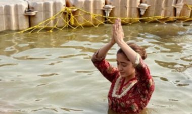 महाकुंभ : शिवांगी जोशी ने संगम में लगाई आस्था की डुबकी, दिखाई झलक