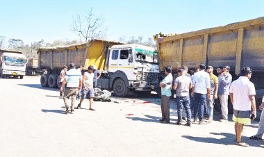 बाईक को ट्रेलर ने कुचला, एक मौत, दो गंभीर