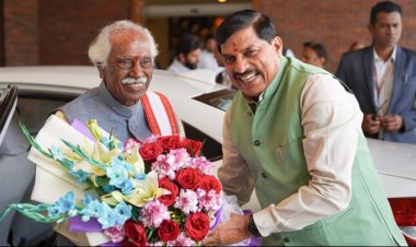 मुख्यमंत्री डॉ.मोहन यादव ने हरियाणा के राज्यपाल श्री बंडारू दत्तात्रेय का मुख्यमंत्री निवास में पुष्प-गुच्छ भेंट कर स्वागत किया।