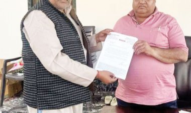 लखनपुर नवीन कॉलेज में एमए और प्राइवेट परीक्षा केंद्र संचालित करने ज्ञापन