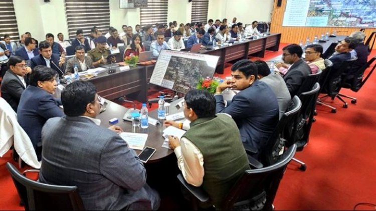 सिंहस्थ मेला क्षेत्र में स्थाई प्रकृति के निर्माण कार्यों की साधु-संतों से चर्चा कर कार्य योजना बनाएं : एसीएस डॉ.राजौरा