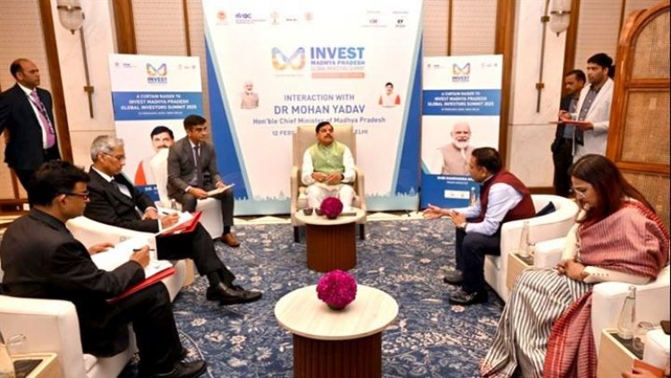 मुख्यमंत्री डॉ. मोहन यादव ने आज दिल्ली में "इन्वेस्ट एमपी कर्टेन रेजर कार्यक्रम" में प्रदेश में निवेश संभावनाओं पर निवेशकों से वन-टू-वन चर्चा की।