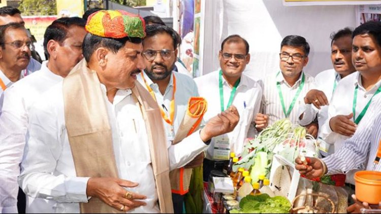 मुख्यमंत्री डॉ. मोहन यादव ने "जैविक खेती : पद्धति एवं मूल्य संवर्द्धन श्रृंखला" पर दो दिवसीय सम्मेलन में आयोजित प्रदर्शनी का अवलोकन किया।