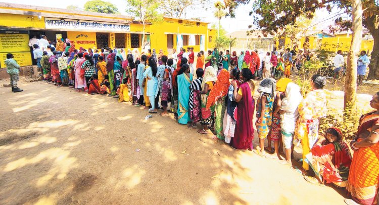 मतदाताओं में उत्साह, लंबी कतारें