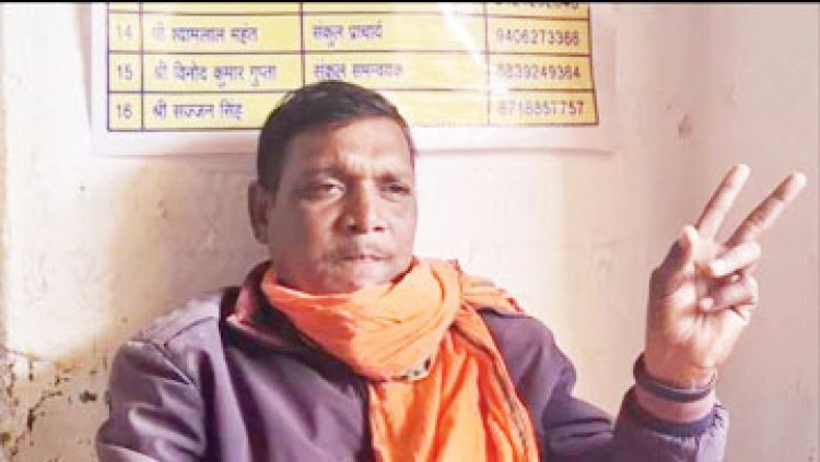 शराबी शिक्षक पर कार्रवाई को लेकर ग्रामीण लामबंद