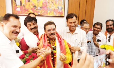 महापौर संजय पांडे ने पूजा-अर्चना कर संभाला पदभार