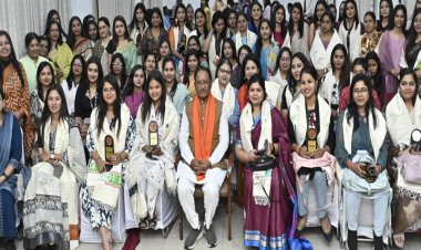 रायपुर : मुख्यमंत्री साय ने महिला पत्रकारों का किया सम्मान