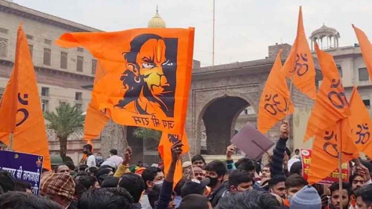 पुलिस द्वारा मंदिर में चल रही भजन संध्या बंद करवाने के मामले में हिंदू संगठन सहित संत समाज पब और क्लब को बंद करवाएगा