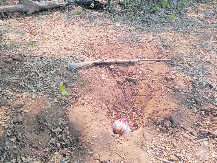 नक्सल विस्फोटक को जवानों ने किया नष्ट