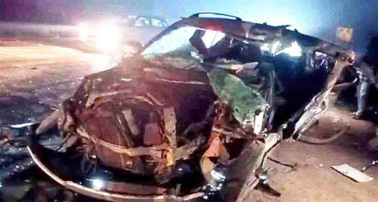 कार-टै्रक्टर मेें भिड़ंत, जीएसटी के क्लर्क की मौत, तीन गंभीर