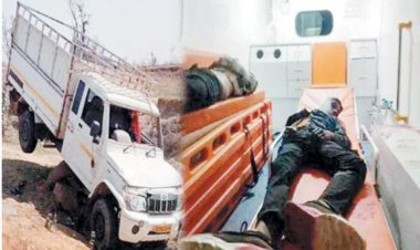 पिकअप पलटी, दो बच्चों की मौत, दो दर्जन घायल