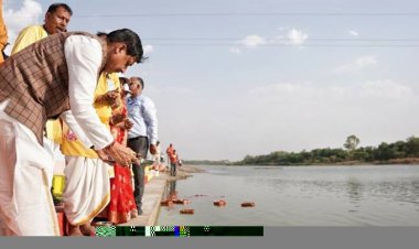 मुख्यमंत्री डॉ. मोहन यादव ने राजगढ़ जिले के सारंगपुर में कालीसिंध नदी की पूजा-अर्चना कर चुनरी चढ़ाई।