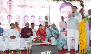 मुख्यमंत्री डॉ. मोहन यादव ने उज्जैन में आयोजित सामूहिक विवाह समारोह में नव दंपतियों सुखद वैवाहिक जीवन के लिए शुभकामनाएं दी।