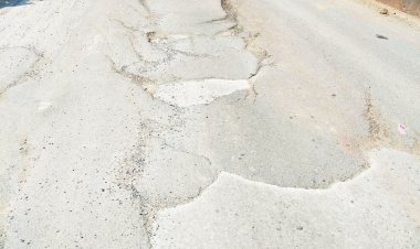 सडक़ जर्जर, हादसे की आशंका