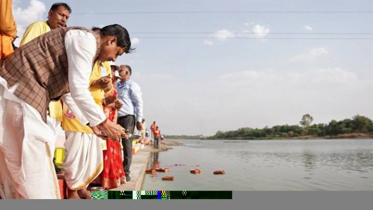 मुख्यमंत्री डॉ. मोहन यादव ने राजगढ़ जिले के सारंगपुर में कालीसिंध नदी की पूजा-अर्चना कर चुनरी चढ़ाई।