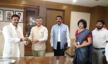 उप मुख्यमंत्री शुक्ल से हडको सीएमडी कुलश्रेष्ठ ने की सौजन्य भेंट